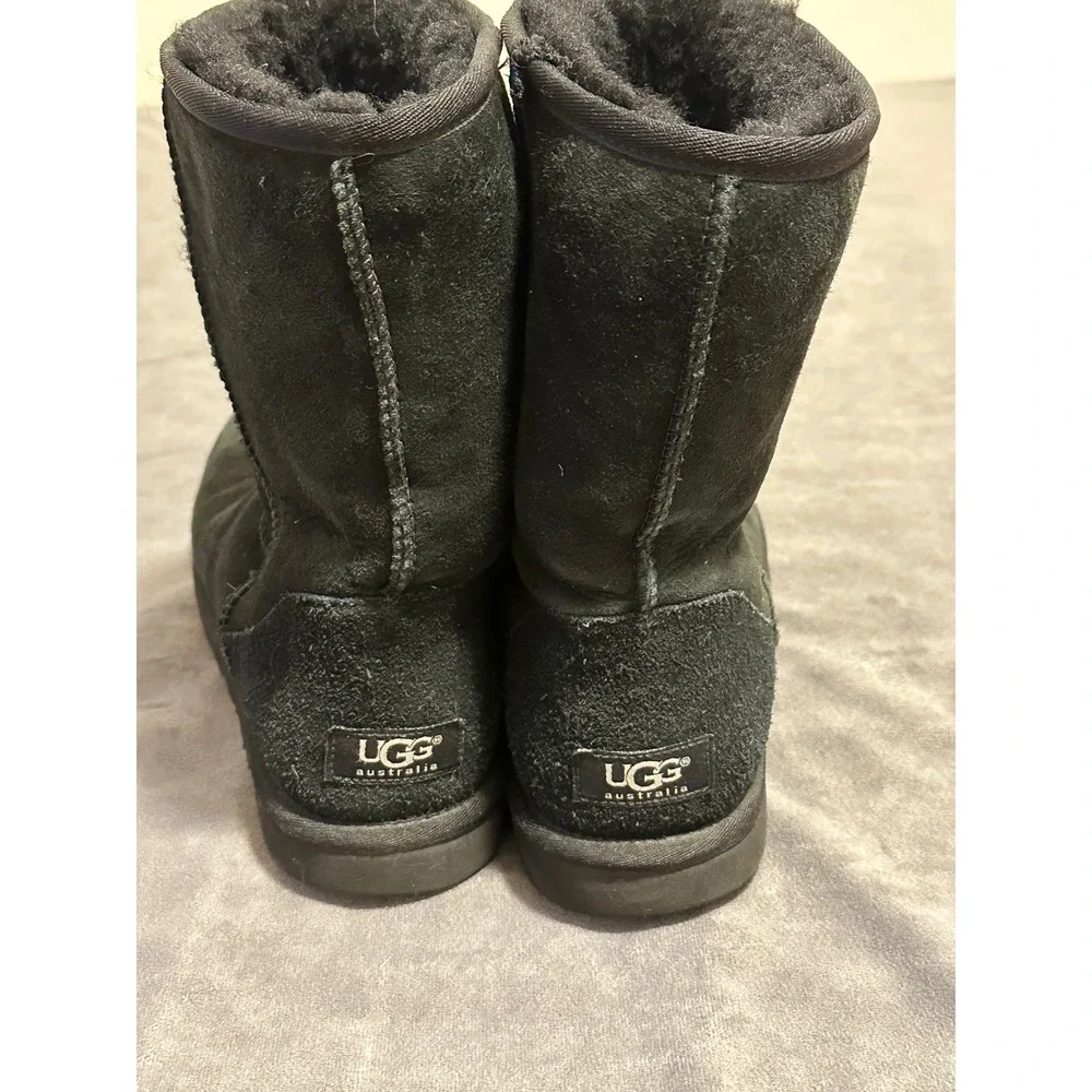 UGG Classic Short 5825 Black Sheepskin Fur Lined Winter Boots Womens 9